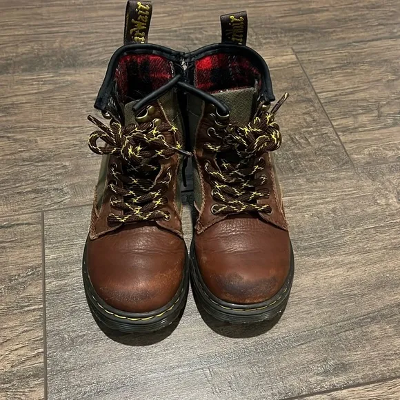 Dr Martens Brown Boots W Red Flannel Lining Kids Size 11