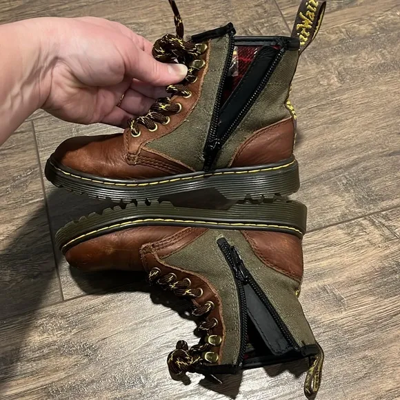 Dr Martens Brown Boots W Red Flannel Lining Kids Size 11