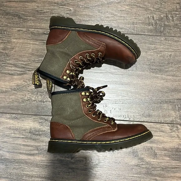 Dr Martens Brown Boots W Red Flannel Lining Kids Size 11