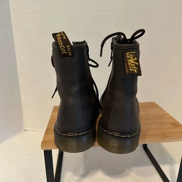 Dr. Martens Dark Brown Leather Men's Size 6, women’s 7 Boots. Zippered Sides.