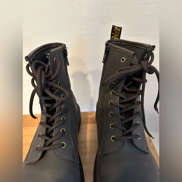 Dr. Martens Dark Brown Leather Men's Size 6, women’s 7 Boots. Zippered Sides.