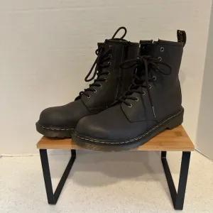 Dr. Martens Dark Brown Leather Men's Size 6, women’s 7 Boots. Zippered Sides.