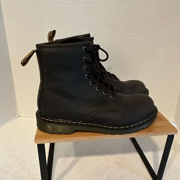 Dr. Martens Dark Brown Leather Men's Size 6, women’s 7 Boots. Zippered Sides.