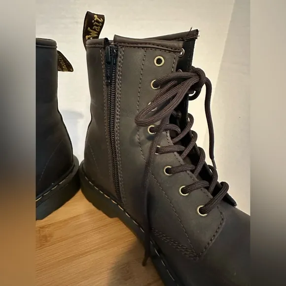 Dr. Martens Dark Brown Leather Men's Size 6, women’s 7 Boots. Zippered Sides.