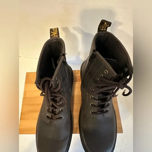 Dr. Martens Dark Brown Leather Men's Size 6, women’s 7 Boots. Zippered Sides.