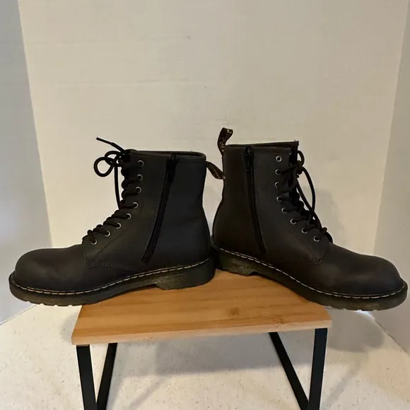 Dr. Martens Dark Brown Leather Men's Size 6, women’s 7 Boots. Zippered Sides.