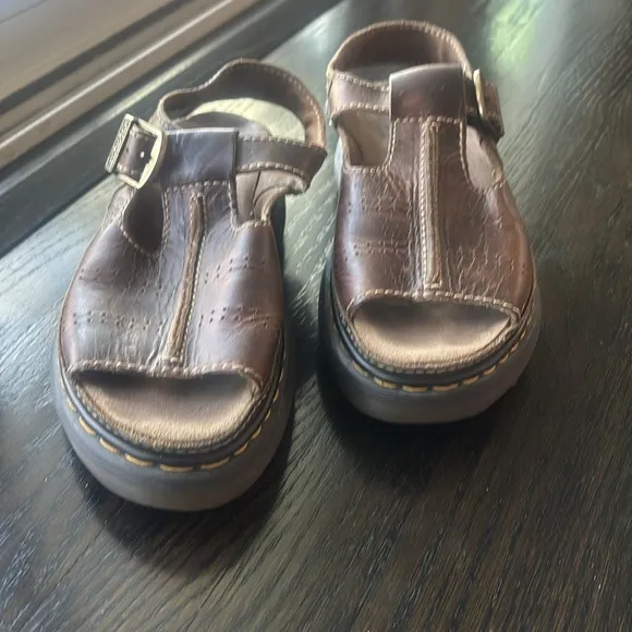 Dr. Martens Fisherman Sandals Air WairSize 10 Retro Slight Platform Leather