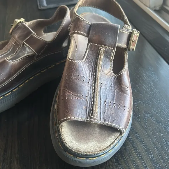 Dr. Martens Fisherman Sandals Air WairSize 10 Retro Slight Platform Leather