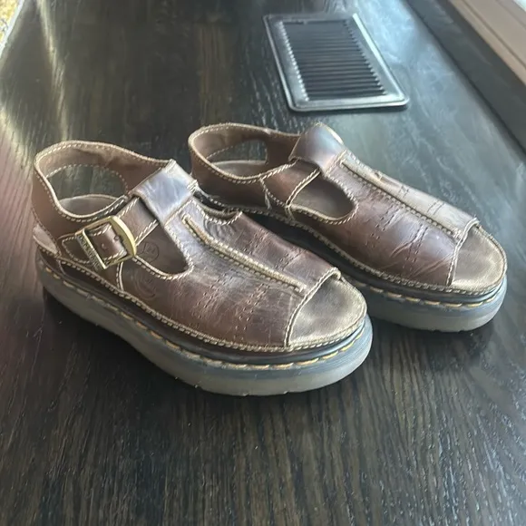 Dr. Martens Fisherman Sandals Air WairSize 10 Retro Slight Platform Leather