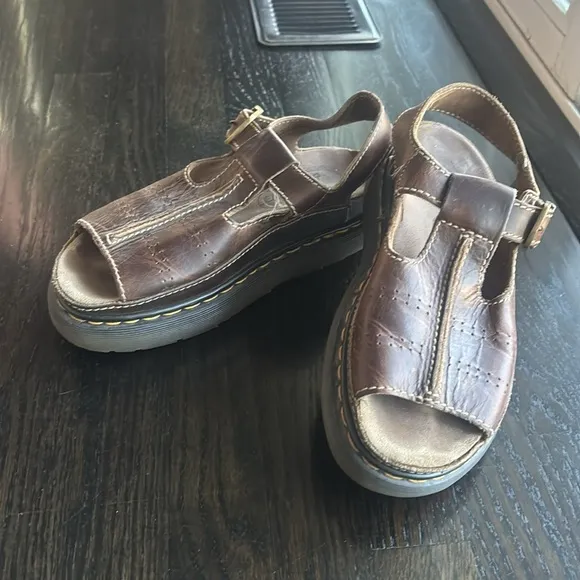 Dr. Martens Fisherman Sandals Air WairSize 10 Retro Slight Platform Leather