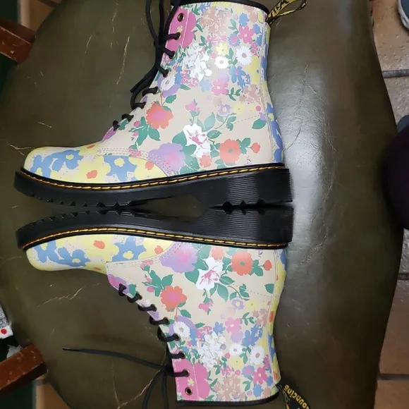 Dr Martens, floral 1460 boots Y6 W7