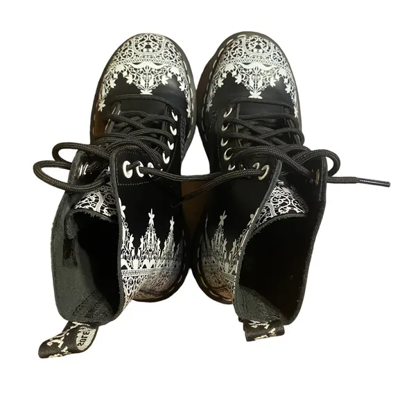 DR. MARTENS FOR WOMEN: PASCAL LACE BOOTS Size 6 Gothic Lace Henna Tattoo C