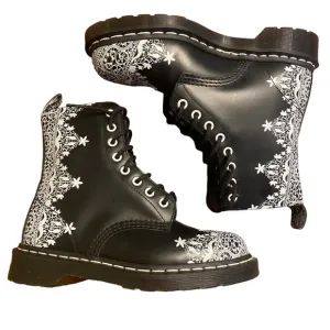 DR. MARTENS FOR WOMEN: PASCAL LACE BOOTS Size 6 Gothic Lace Henna Tattoo C