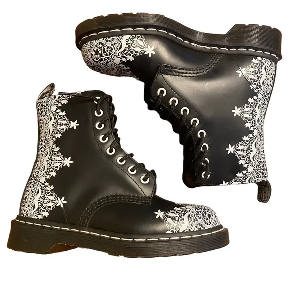 DR. MARTENS FOR WOMEN: PASCAL LACE BOOTS Size 6 Gothic Lace Henna Tattoo C