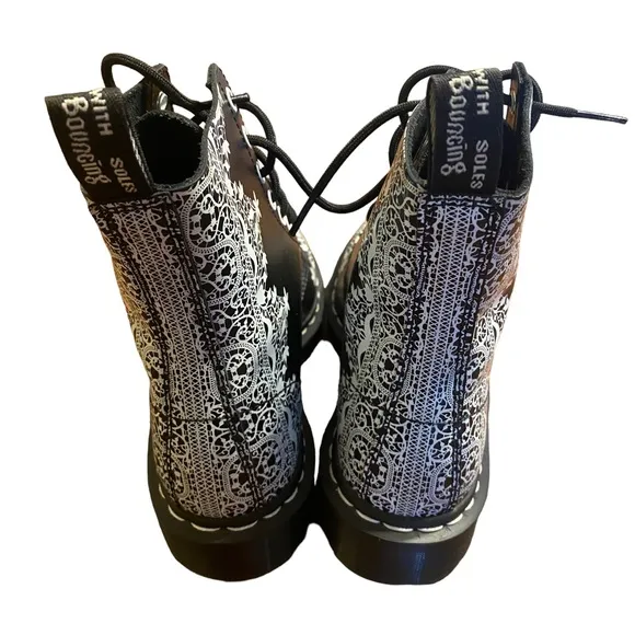 DR. MARTENS FOR WOMEN: PASCAL LACE BOOTS Size 6 Gothic Lace Henna Tattoo C