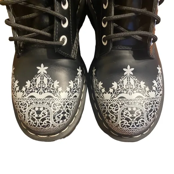DR. MARTENS FOR WOMEN: PASCAL LACE BOOTS Size 6 Gothic Lace Henna Tattoo C
