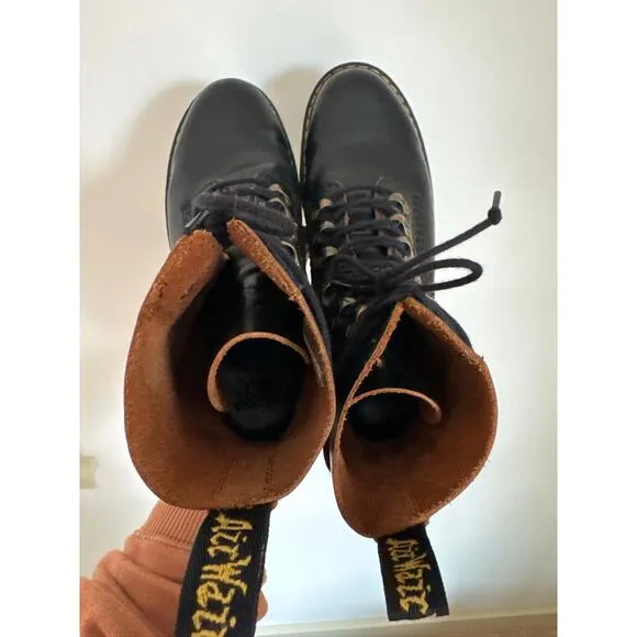 Dr. Martens Leona Boot in Vintage Smooth  Black - US Size 7