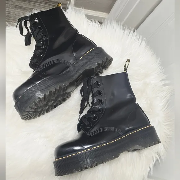 Dr. Martens Molly Platform Lace-up Boots Waterproof/Oil Resistant Chunky Boot