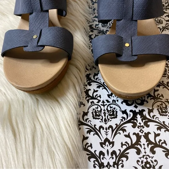 Dr. scholl’s : size : 9.5 : blue &amp; tan ‘barton’ snake print wedge sandals 😇