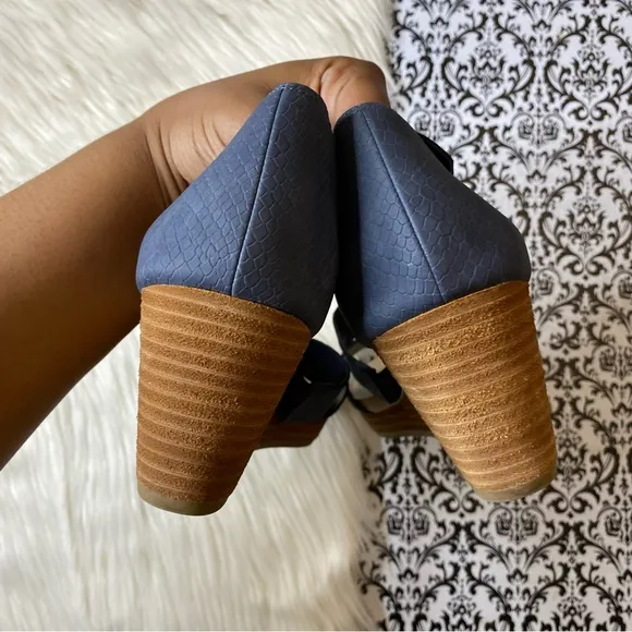 Dr. scholl’s : size : 9.5 : blue &amp; tan ‘barton’ snake print wedge sandals 😇