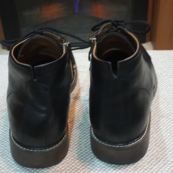 Dunham Black Leather Boots Side Zipper look Size 8