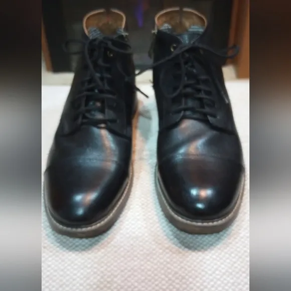 Dunham Black Leather Boots Side Zipper look Size 8