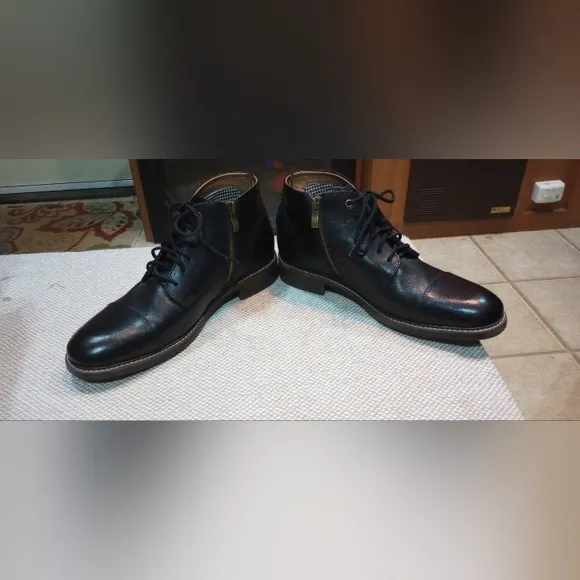 Dunham Black Leather Boots Side Zipper look Size 8