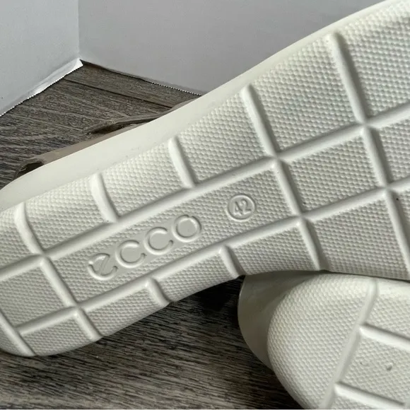 ECCO Felicia Women's Beige Sandals. Like new. Pre-owned. Size EUR 42. US11.