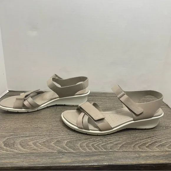 ECCO Felicia Women's Beige Sandals. Like new. Pre-owned. Size EUR 42. US11.