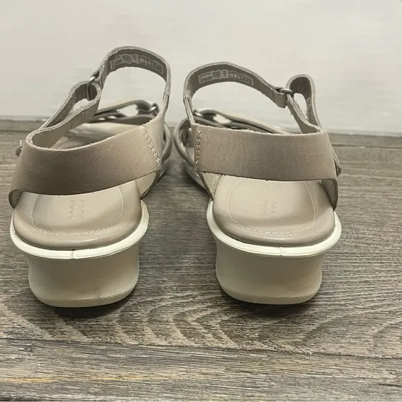 ECCO Felicia Women's Beige Sandals. Like new. Pre-owned. Size EUR 42. US11.