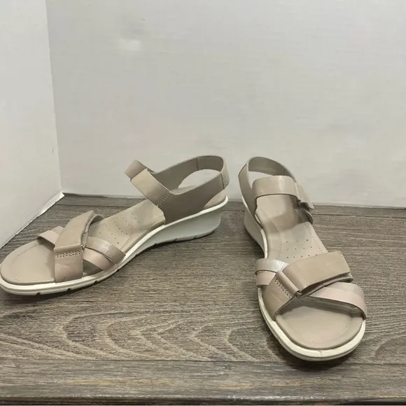 ECCO Felicia Women's Beige Sandals. Like new. Pre-owned. Size EUR 42. US11.