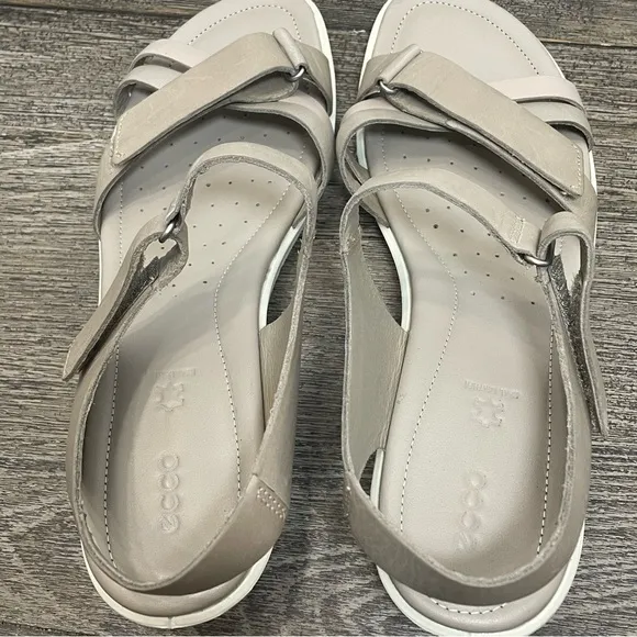 ECCO Felicia Women's Beige Sandals. Like new. Pre-owned. Size EUR 42. US11.