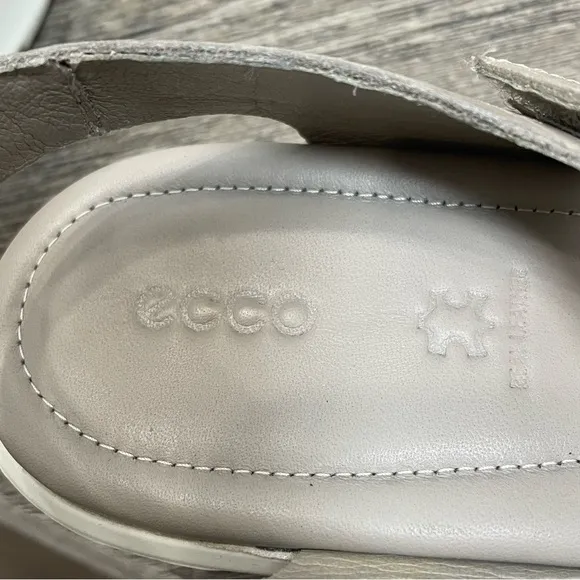 ECCO Felicia Women's Beige Sandals. Like new. Pre-owned. Size EUR 42. US11.