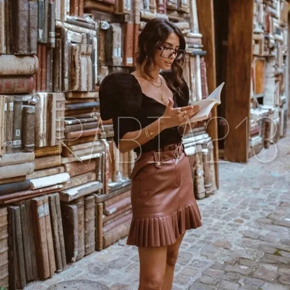 💥EFFORTLESSLY CHIC💥 Pleated Belted Leather Skirt in Rouge Brown