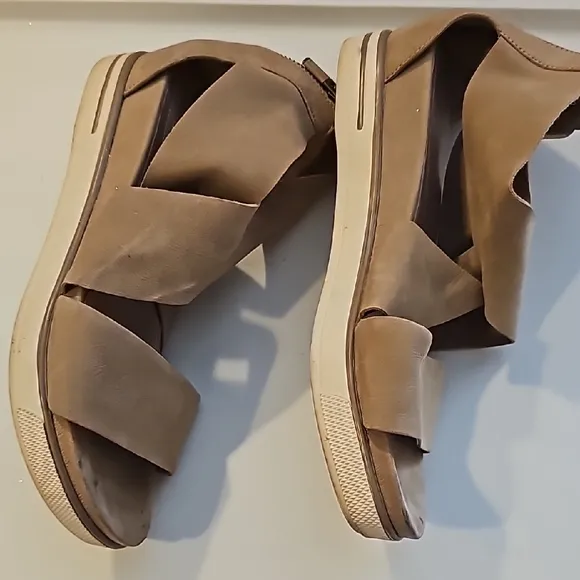 EILEEN FISHER Sandals