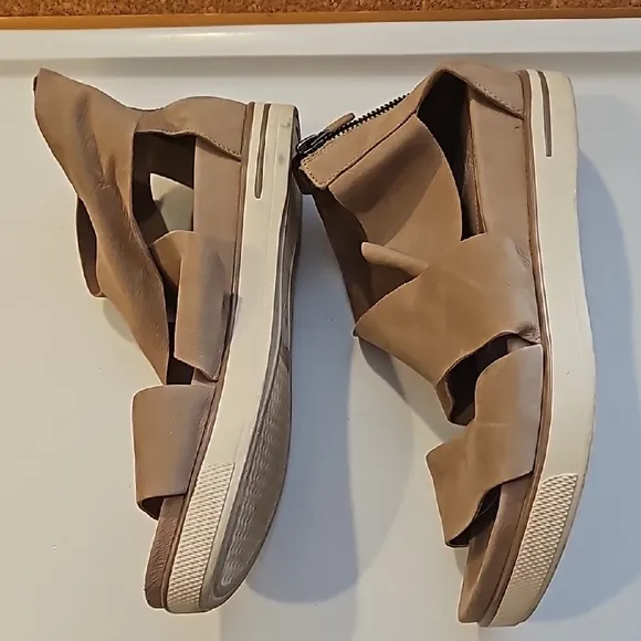 EILEEN FISHER Sandals