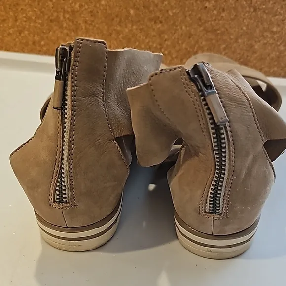 EILEEN FISHER Sandals