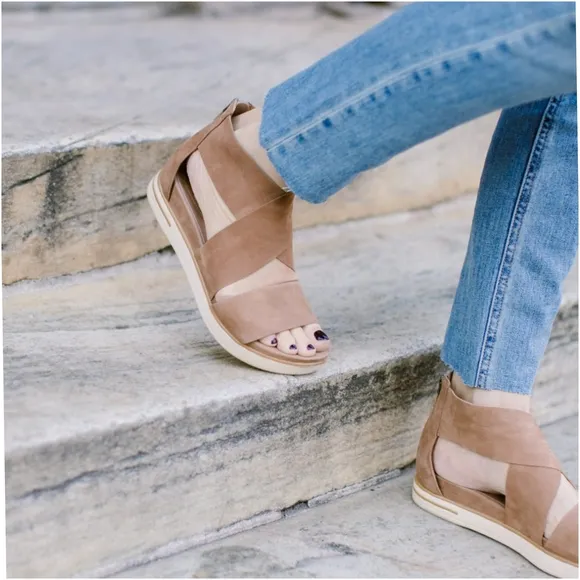EILEEN FISHER Sandals