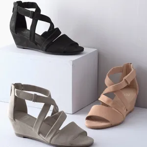 Eileen Fisher Tan Ellis Sandals      NEW