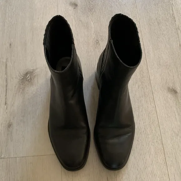 Elegant Black Ankle Boots Dolce Vita Linny H2O Waterproof Boots size 8 classic