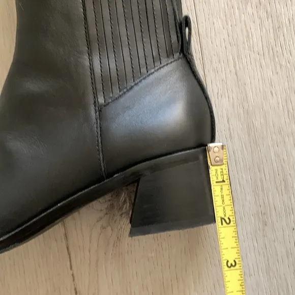 Elegant Black Ankle Boots Dolce Vita Linny H2O Waterproof Boots size 8 classic
