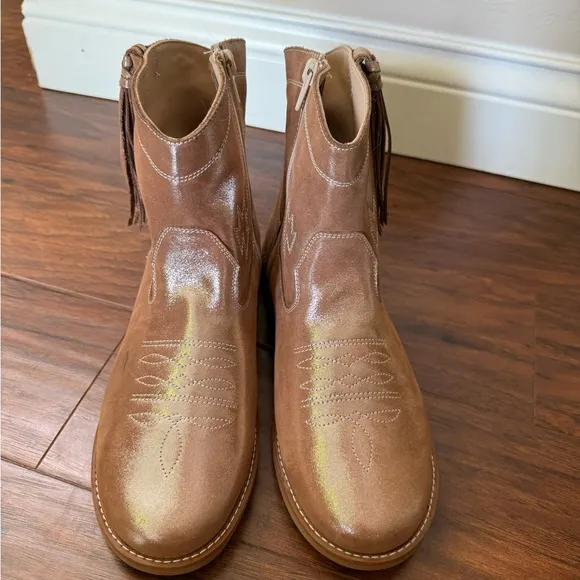 Elephantito Shimmering Pink/Gold Tassel Boots-NWOT Size 6