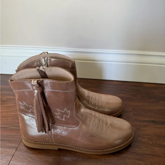 Elephantito Shimmering Pink/Gold Tassel Boots-NWOT Size 6