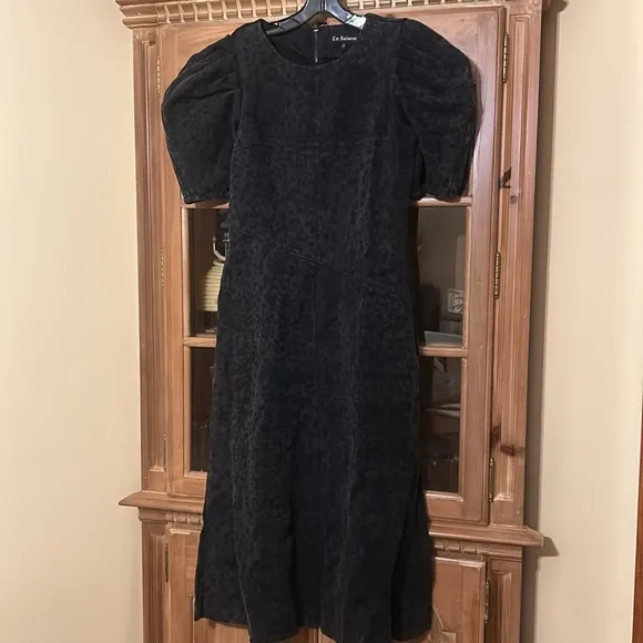 EN SAISONCharcoal Harlow Midi Dress