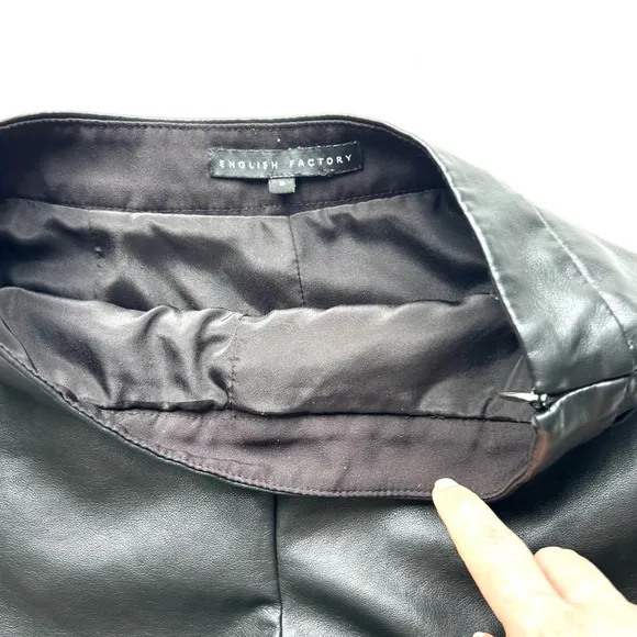 ENGLISH FACTORY Aiden Scallop Detail Vegan Leather Shorts In Black