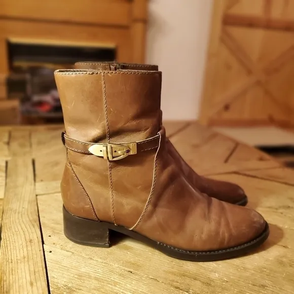 ETIENNE Aigner Vicki Cognac Ankle womens boots Size 8.5M
