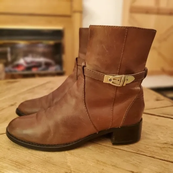 ETIENNE Aigner Vicki Cognac Ankle womens boots Size 8.5M