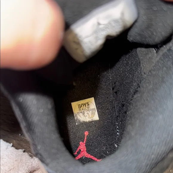 EUC UNISEX Jordan Air 13
