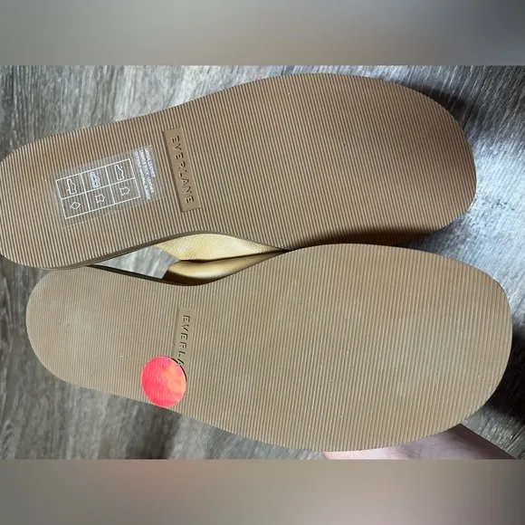 Everlane The Day Crossover Sandal in Light Taupe size 7