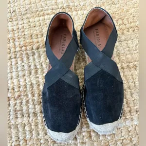 Fabiolas size 40 9-9.5 Black Suede Closed Toe Cross Espadrille Sandals SPAIN